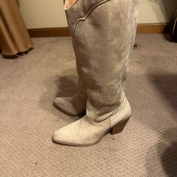 Elegant Cream Heeled Bootsby MiMi - Picture 2 of 4